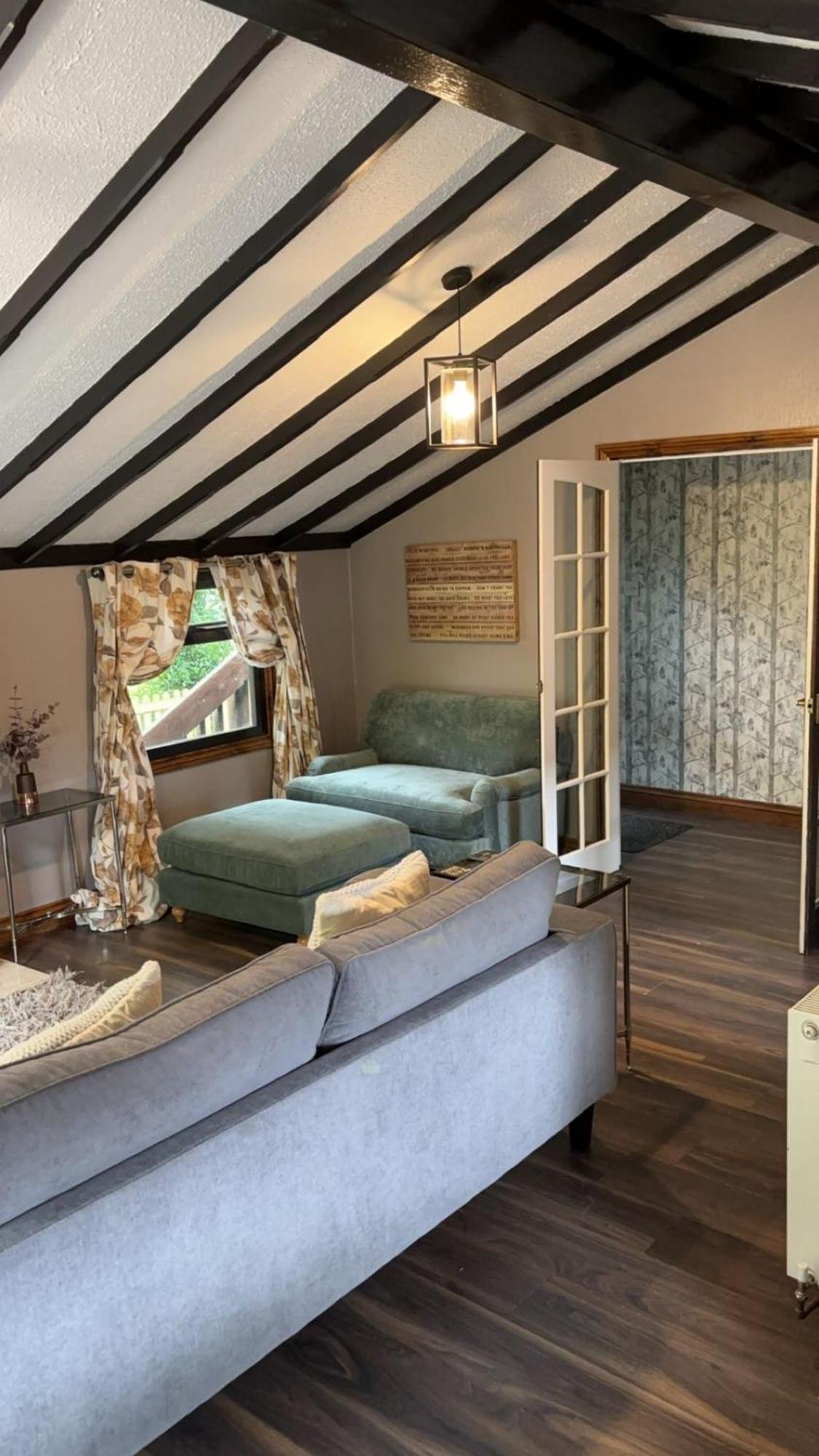 Squirrel Lodge At Owlet Hideaway - With Hot Tub, Near 约克 外观 照片